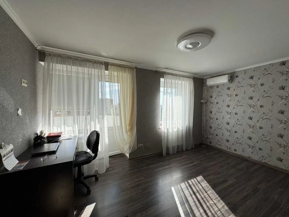 Sale of a 4-room apartment 137.3m2 on Zelena Park P street