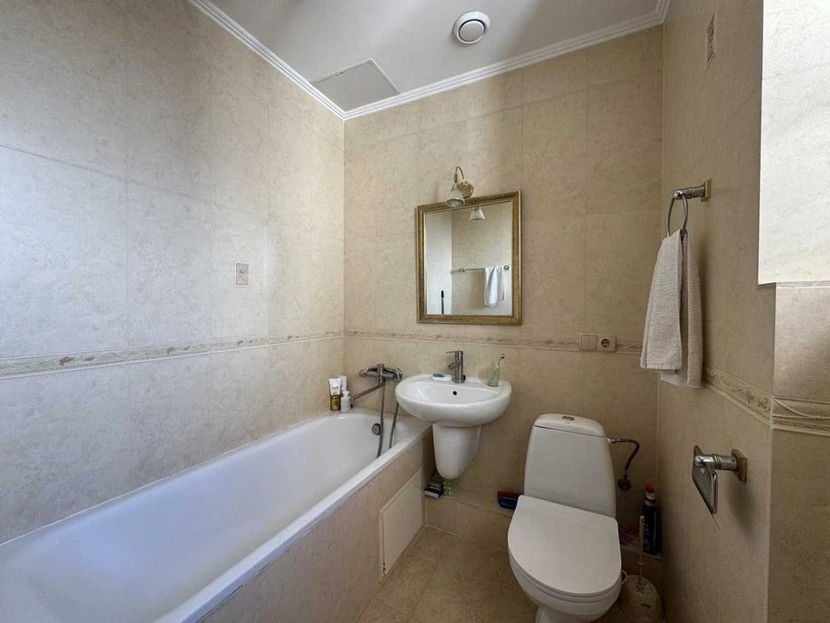 Sale of a 4-room apartment 137.3m2 on Zelena Park P street