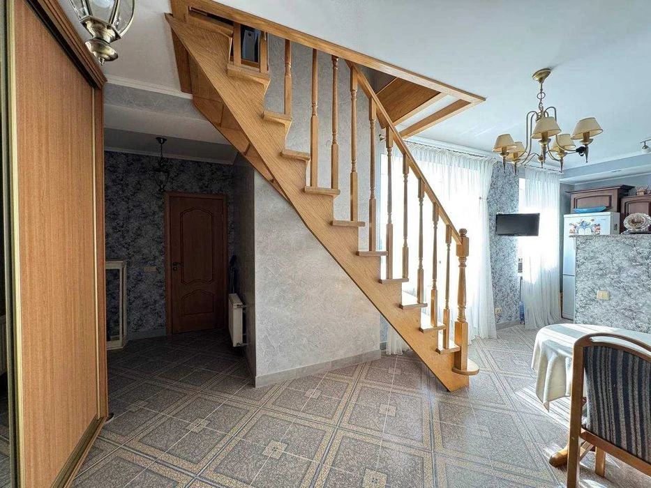 Sale of a 4-room apartment 137.3m2 on Zelena Park P street