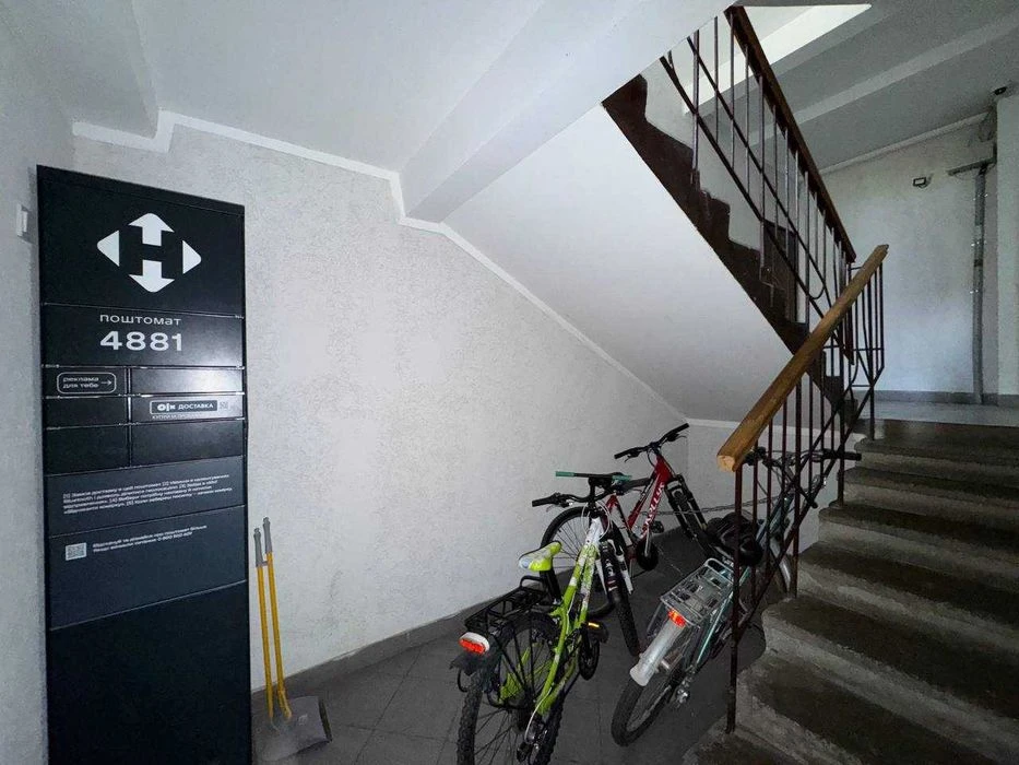 Sale of a 4-room apartment 137.3m2 on Zelena Park P street