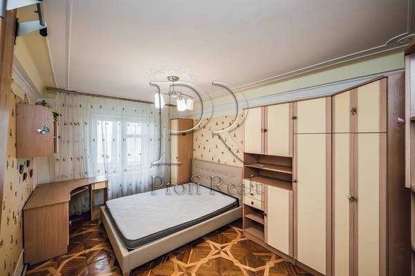 3-room apartment for sale 77 m², Mykola Ushakova St., 12