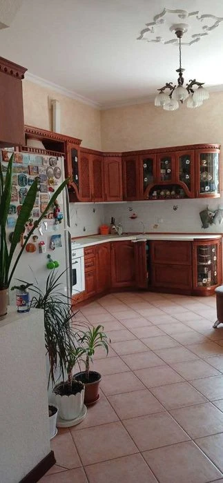 A spacious house on Tairova near the park 411 Batarey