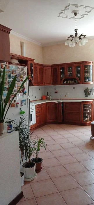 A spacious house on Tairova near the park 411 Batarey