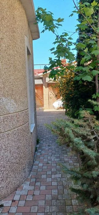 A spacious house on Tairova near the park 411 Batarey