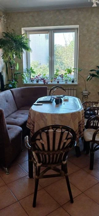 A spacious house on Tairova near the park 411 Batarey