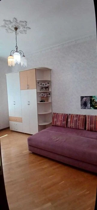 A spacious house on Tairova near the park 411 Batarey