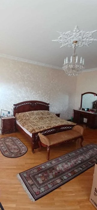A spacious house on Tairova near the park 411 Batarey
