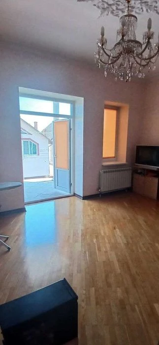 A spacious house on Tairova near the park 411 Batarey