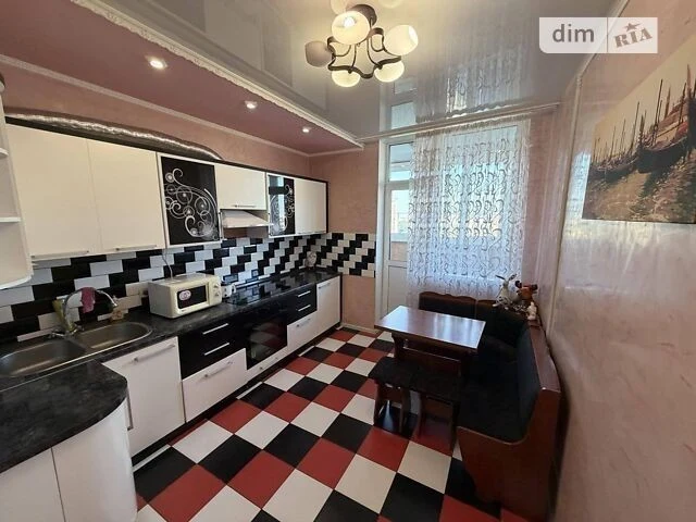 Продаж 2к квартири 71 кв. м на вул. Авіаконструктора Ігоря С