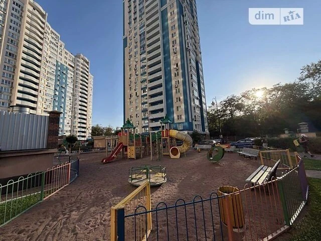 Продаж 2к квартири 71 кв. м на вул. Авіаконструктора Ігоря С