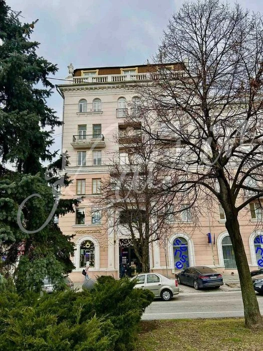4-room apartment for sale in the center, Kharkivska Street
