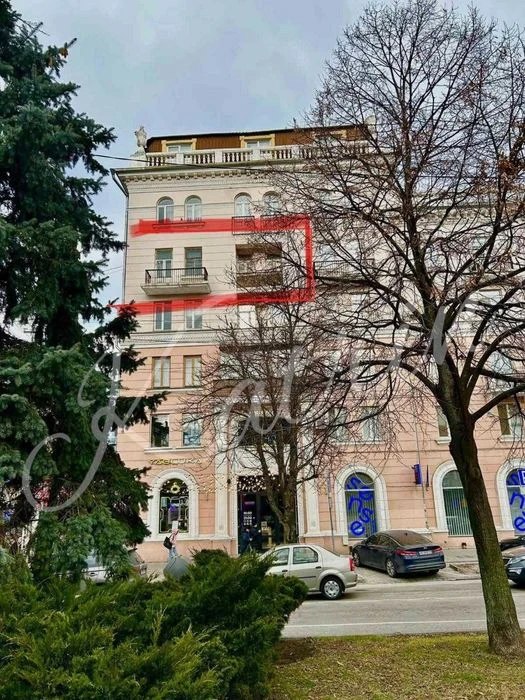 4-room apartment for sale in the center, Kharkivska Street