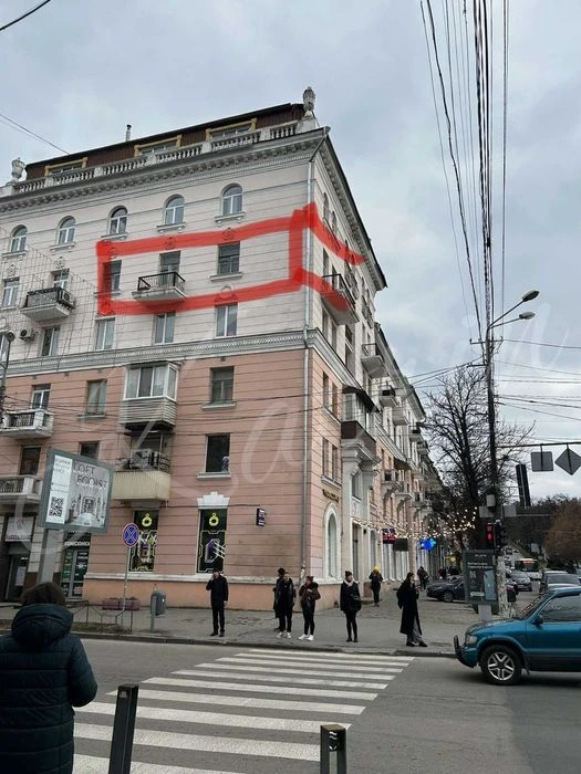 4-room apartment for sale in the center, Kharkivska Street