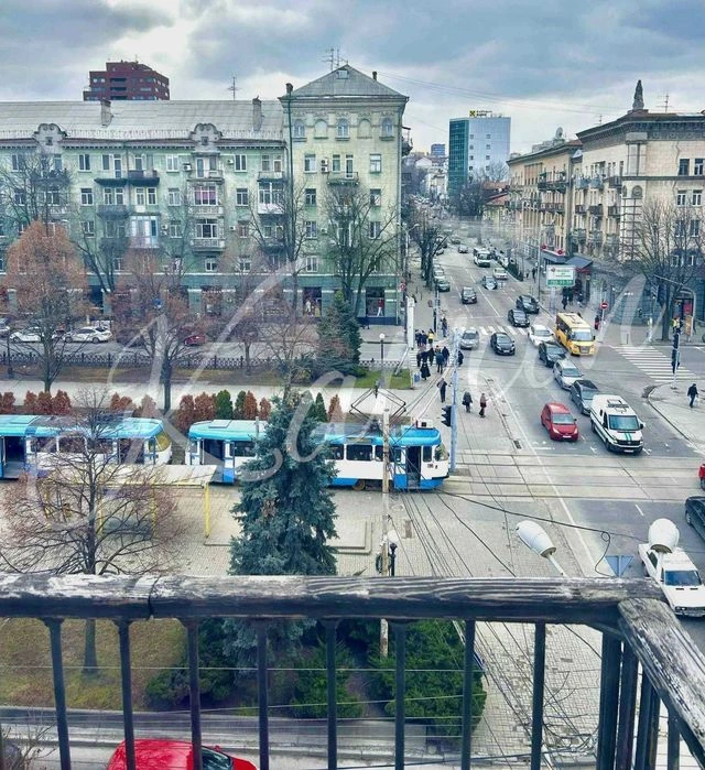 4-room apartment for sale in the center, Kharkivska Street