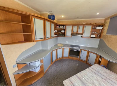 I will sell a large 2-room apartment on Levoberezhny Karavan