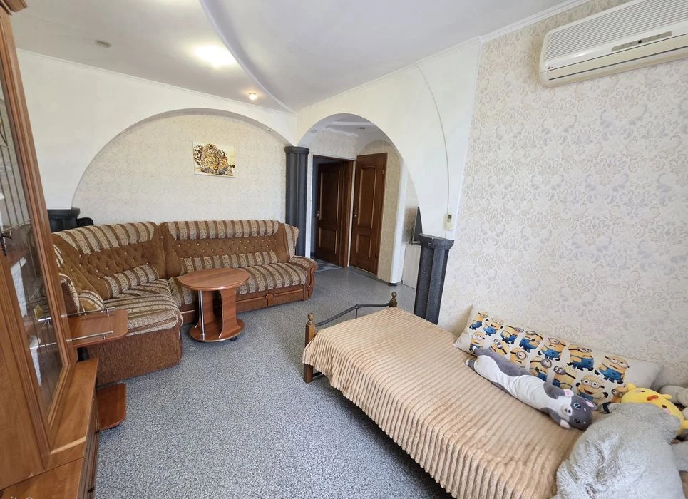 I will sell a large 2-room apartment on Levoberezhny Karavan