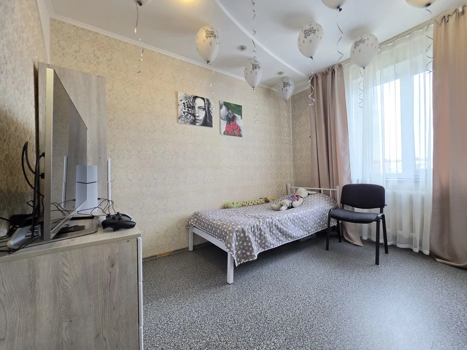 I will sell a large 2-room apartment on Levoberezhny Karavan