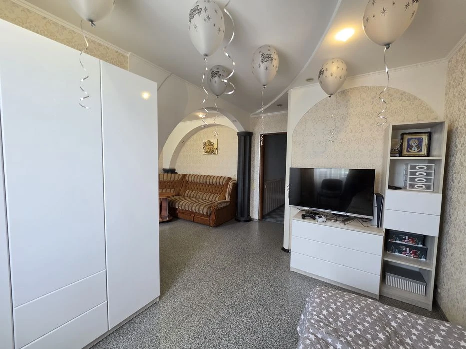 I will sell a large 2-room apartment on Levoberezhny Karavan