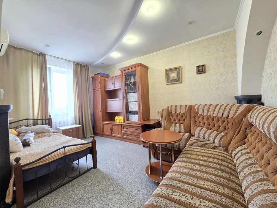 I will sell a large 2-room apartment on Levoberezhny Karavan