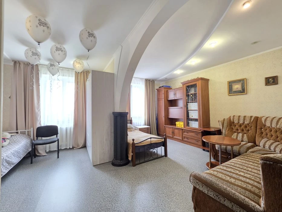 I will sell a large 2-room apartment on Levoberezhny Karavan