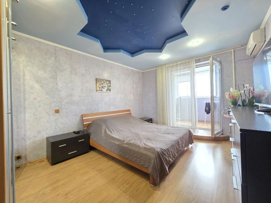 I will sell a large 2-room apartment on Levoberezhny Karavan