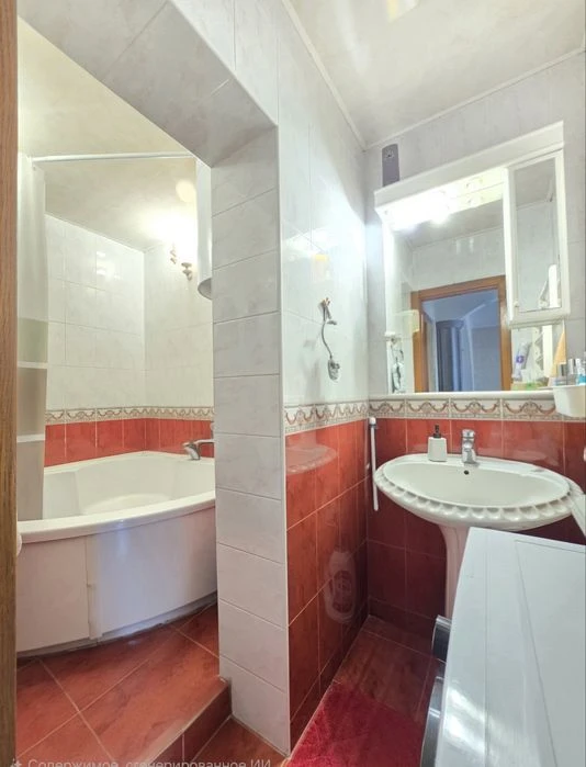 I will sell a large 2-room apartment on Levoberezhny Karavan
