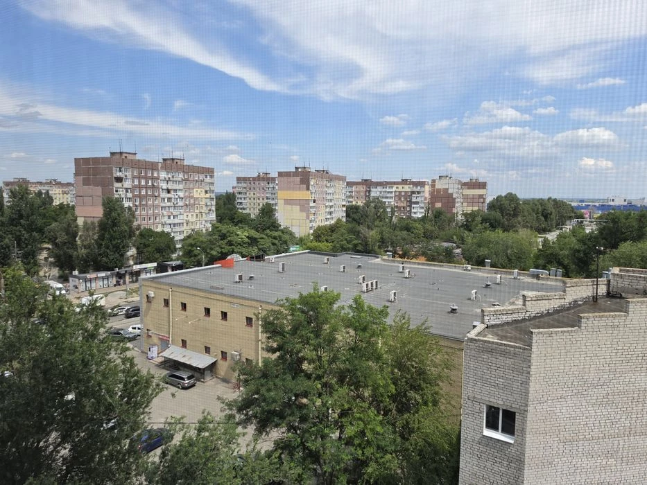 I will sell a large 2-room apartment on Levoberezhny Karavan