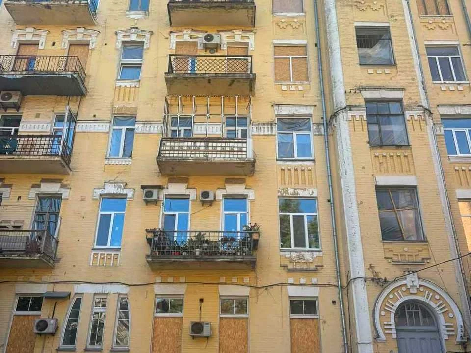 Apartment. Kyiv, Muzeyny Lane.