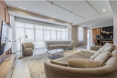 Apartment with designer renovation at Sichovyh stryltsiv 84a