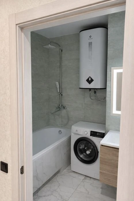 Spacious European-style two-room apartment of 54 m² with expensive renovation and a huge l