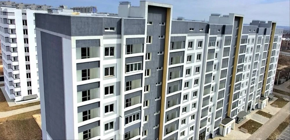 Spacious European-style two-room apartment of 54 m² with expensive renovation and a huge l