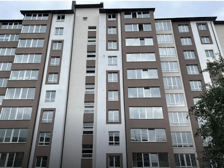 Продам трикімнатну квартиру з горищем у подарунок