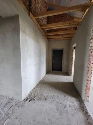 Продам трикімнатну квартиру з горищем у подарунок