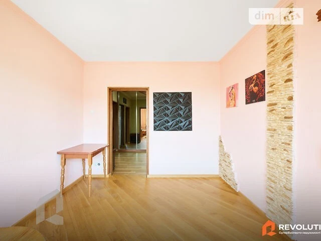 Sale of 3-room apartment 74.5 sq. m. on Ronald Reagan Street 8A •