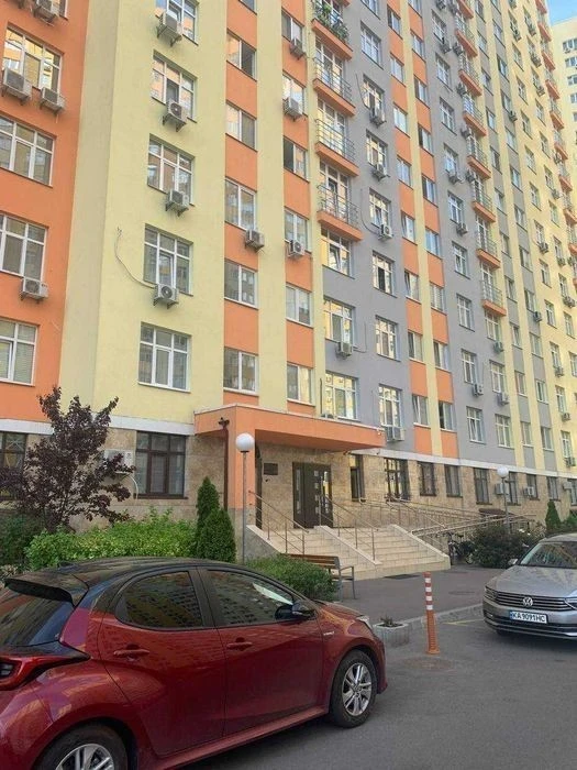 apartment for sale in Yaskravyi residential complex, perfect condition