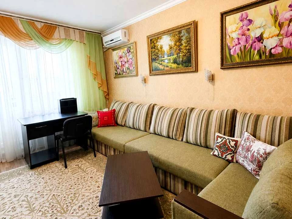 Apartment. Kyiv, Orihuvatska St. (Burmystenka)