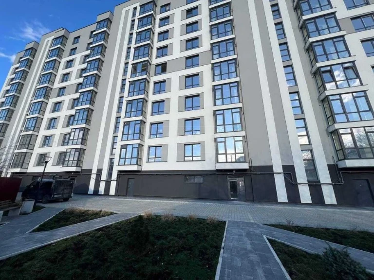 Готова. 2 ком. квартира возле Парка.