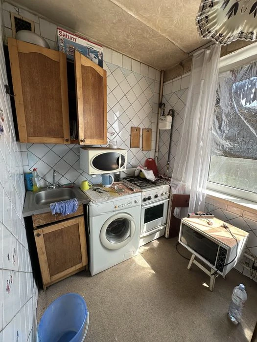 For sale! 3-room apartment, Fesenkovsky entrance