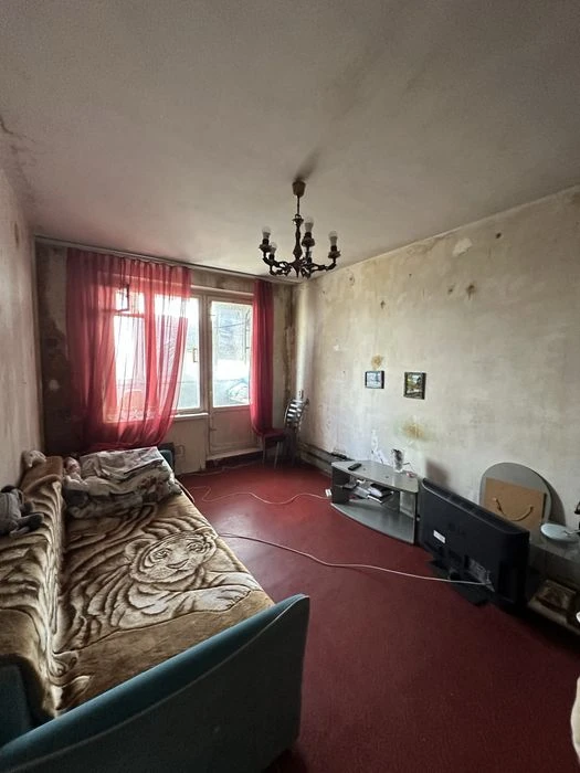 For sale! 3-room apartment, Fesenkovsky entrance