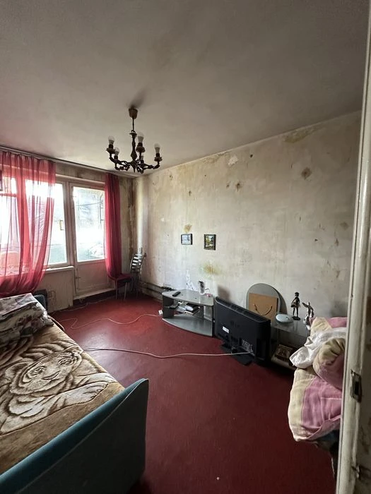 For sale! 3-room apartment, Fesenkovsky entrance