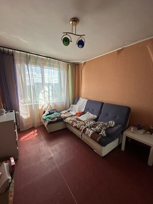 For sale! 3-room apartment, Fesenkovsky entrance