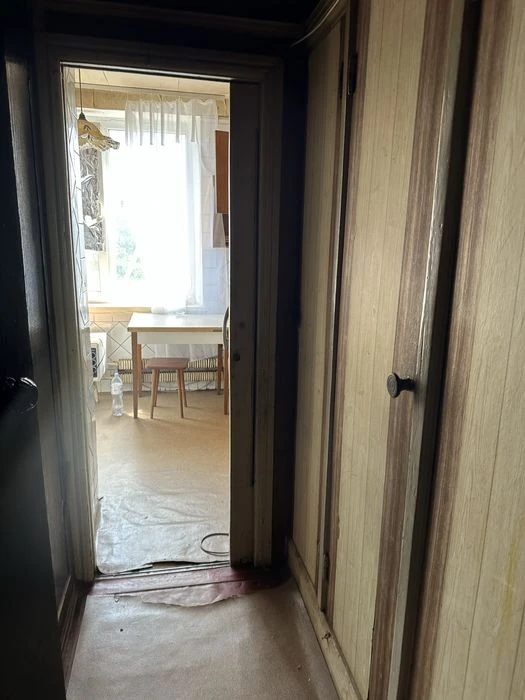 For sale! 3-room apartment, Fesenkovsky entrance