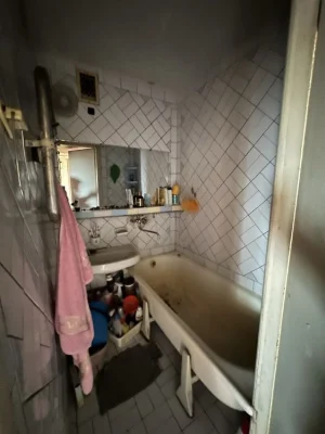 For sale! 3-room apartment, Fesenkovsky entrance