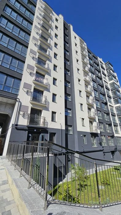 Продам 2 к квартиру ЖК Липки 2 здана під ремонт