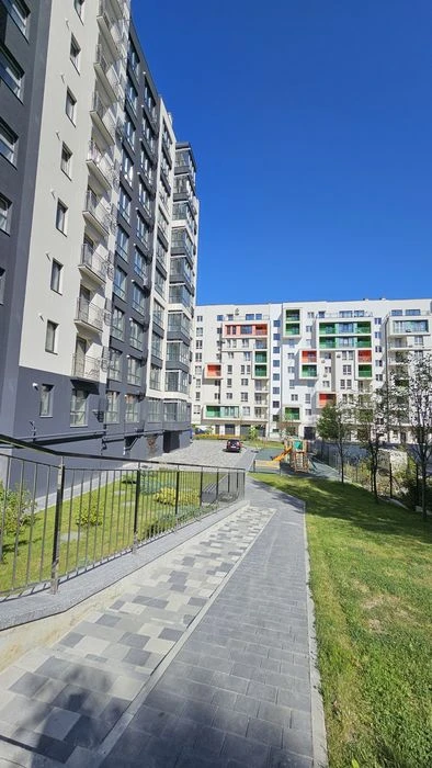 Продам 2 к квартиру ЖК Липки 2 здана під ремонт