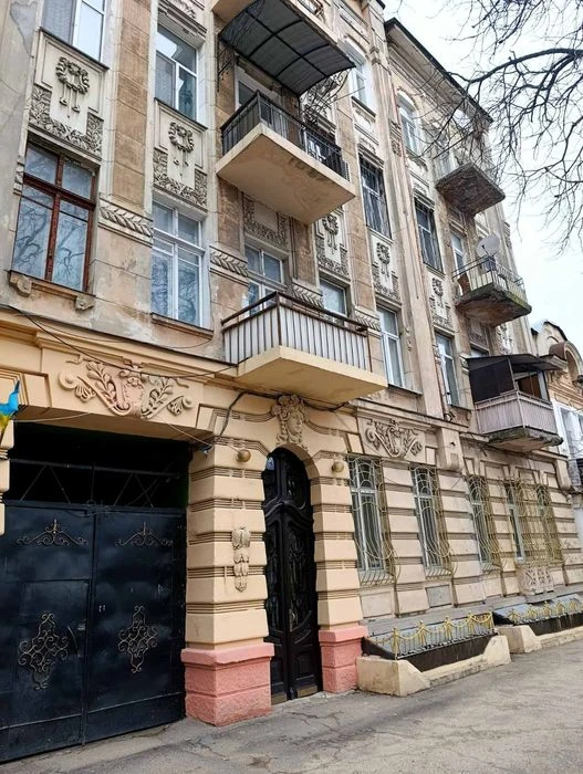 Продам СВОЮ 3х комнатную ,в стиле ЛОФТ,Базарная/Осиповая, мо
