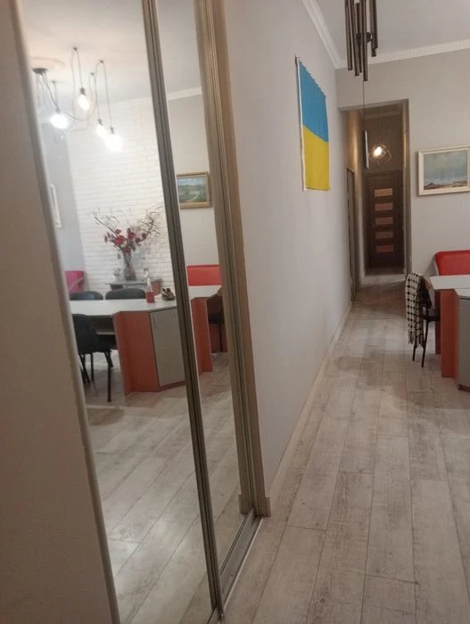 Продам СВОЮ 3х комнатную ,в стиле ЛОФТ,Базарная/Осиповая, мо