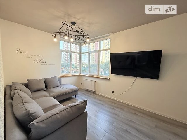 Sale of 3-room apartment 77 sq. m on Sim'yi Kulzhenkiv 31B street • I