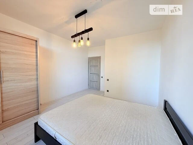 Sale of 3-room apartment 77 sq. m on Sim'yi Kulzhenkiv 31B street • I