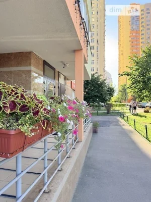 Sale of 3-room apartment 77 sq. m on Sim'yi Kulzhenkiv 31B street • I